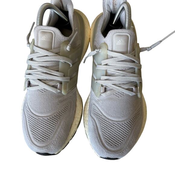 Adidas Ultraboost 22 running shoes Size 8